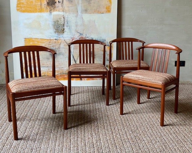 4 dining chairs