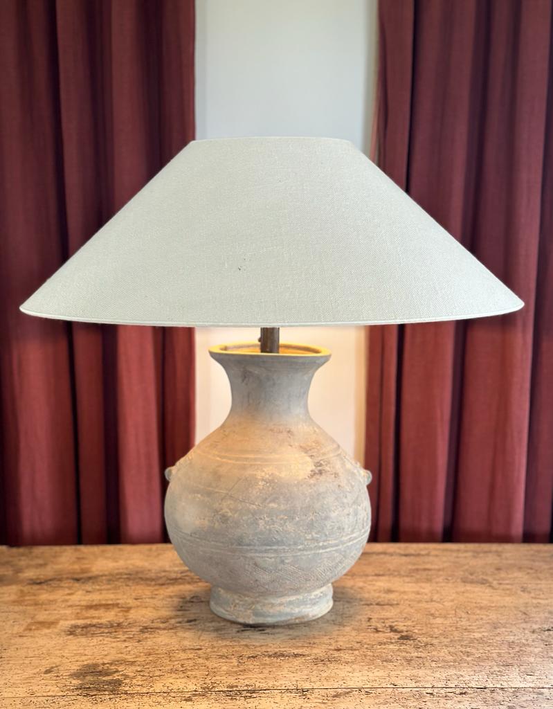 Han dynasty vase lamp