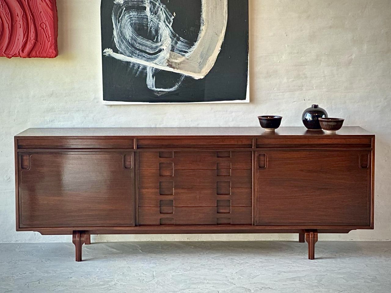 Side board